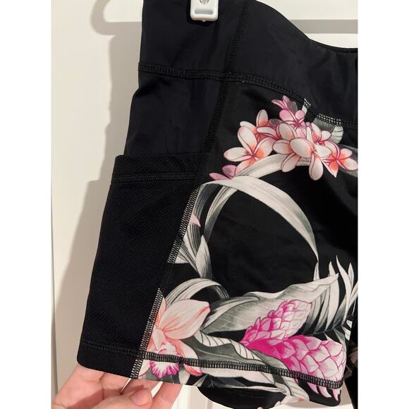 Tommy Bahama Black Floral Island Active Shorts – Size Small – Black Floral - Picture 2 of 4